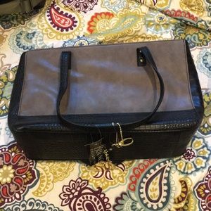 Bueno purse NWT. Never been used. Excellent condition.